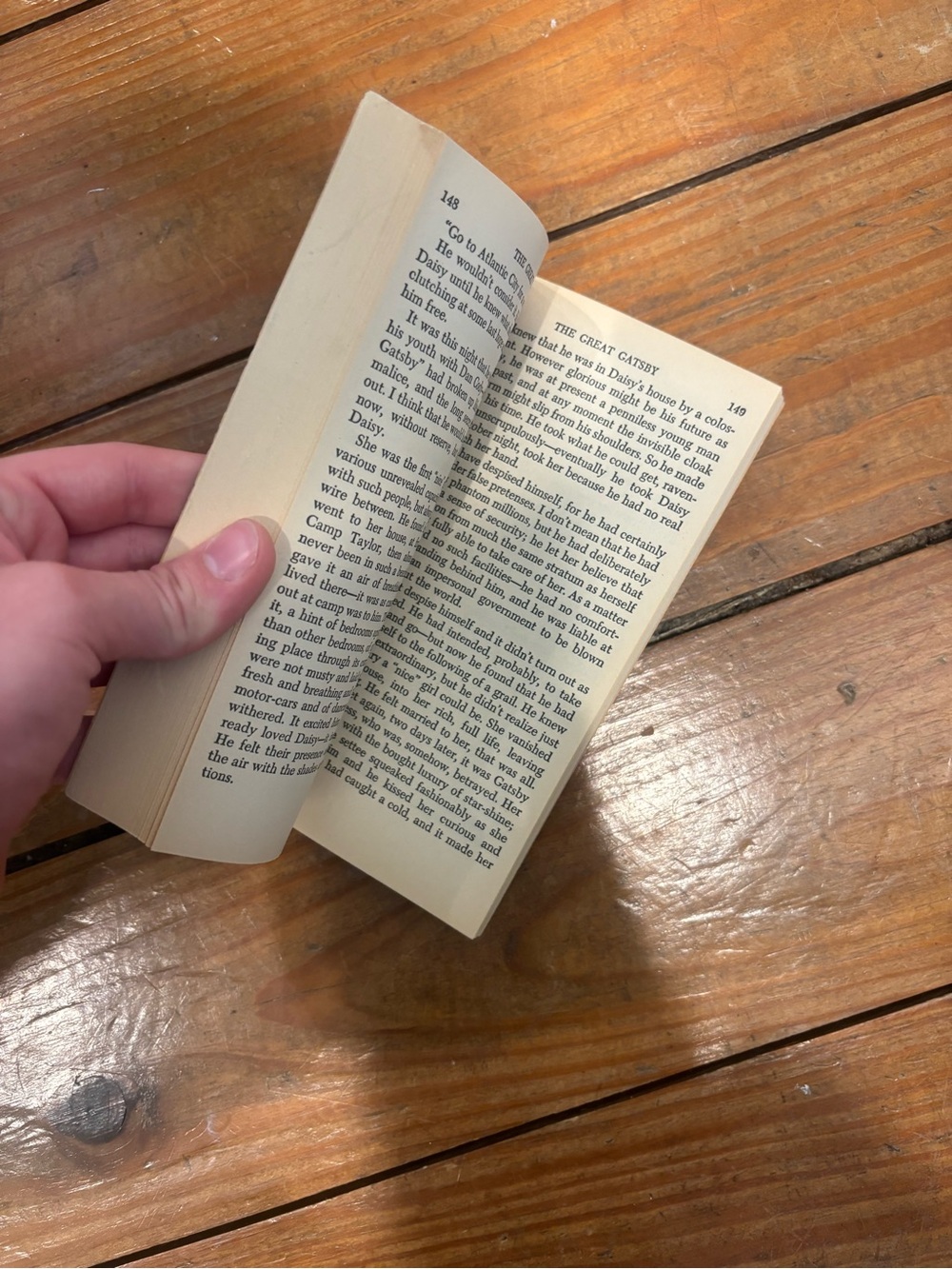 (387) THE GREAT GATSBY BOOK - Picture 5 of 9
